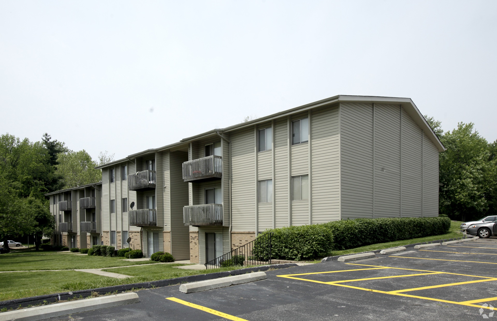 Windham Chase Apartments exterior view in Saint Louis Missouri