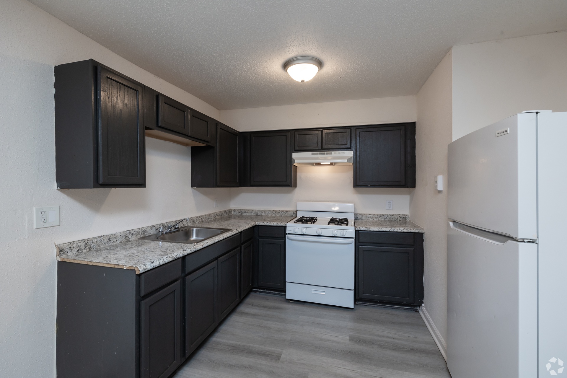 Windham Chase Apartments kitchen in Saint Louis Missouri