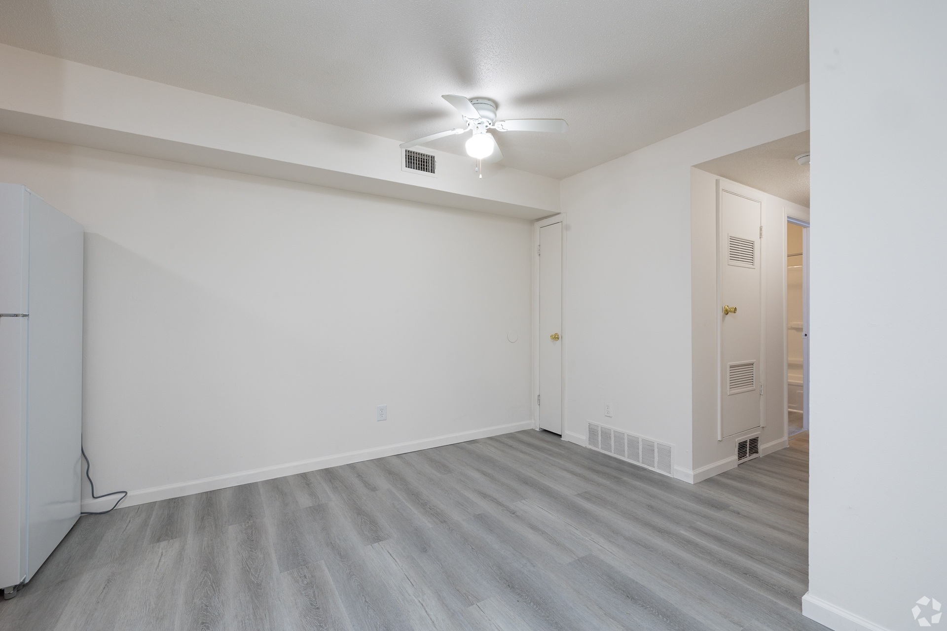 Windham Chase Apartments living room in Saint Louis, MO